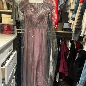 Elegant Lace Evening Gown in Lavender